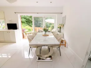 Cottage with garden & jacuzzi - Image 5