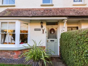 Children-friendly cottage with garden - Image 2