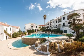 Flat with terrace, garden & pool - Image 4