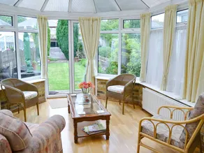 Child-friendly pleasant cottage with garden - Image 4