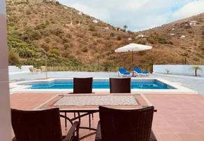 Fully equipped pleasant villa with private pool, barbeque & fast internet | Mountain view - Image 2