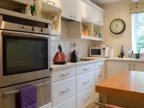 Family-friendly pleasant cottage with BBQ & garden | River view - Image 5