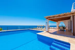 Villa with garden, terrace & private pool - Image 2