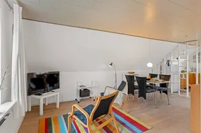 Apartment with terrace - Image 5