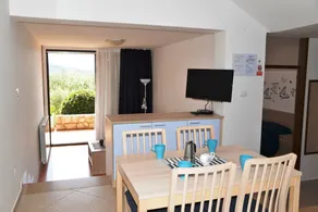 Beautiful apartment with barbeque, terrace & garden | Sea view | Pet-friendly - Image 5