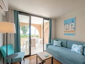 Apartment with pool - Image 4
