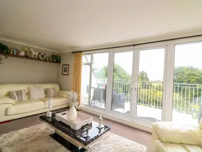 Cottage with garden - Image 2