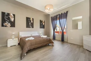 Holiday home with terrace | City view - Image 4
