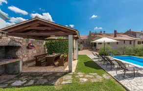 Fully equipped villa with private pool, terrace & barbeque | Dogs allowed - Image 5