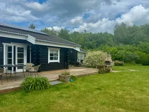 House with hot tub, terrace & garden - Image 2