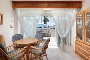 Ferienhaus "Beachfront Bungalow" mit Meerblick, Privater Terrasse und WLAN - Image 3