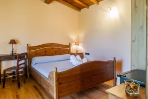 Room 'Libeccio' with Shared Pool and Air Conditioning - Image 4