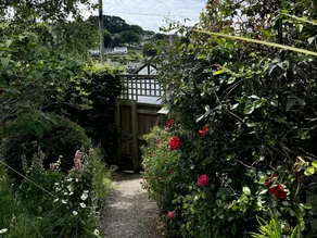 Fully equipped cottage with garden | Beach view - Image 3