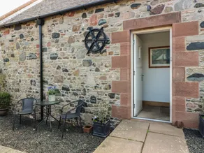 Cottage with garden - Image 2