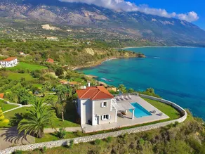 Holiday home with private pool, barbeque & garden | Nature view - Image 3
