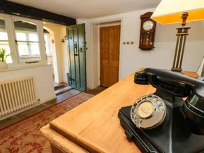 Cottage with pool & garden - Image 3