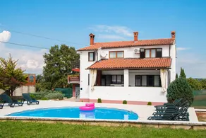 Child-friendly charming holiday apartment with terrace, barbeque & pool - Image 4