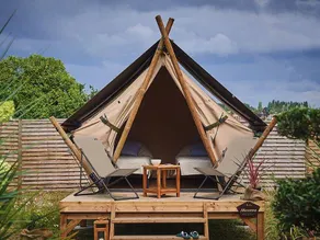 Tent with pool - Image 4
