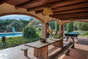 Voll ausgestattetes großzügiges Ferienhaus mit privatem Pool, Grill und Terrasse - Image 3