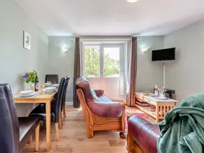 Family-friendly beautiful cottage with barbeque, hot tub & garden - Image 4