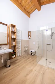 Agriturismo Ai Dossi: Camera matrimoniale con vista sui nostri uliveti e bagno privato 1. - Image 4