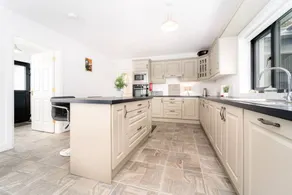 Holiday home with garden - Image 4