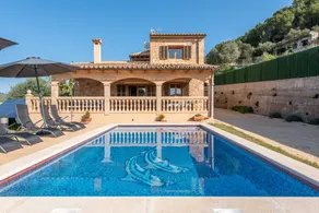 Family-friendly holiday home with BBQ, garden & terrace | Sea view - Image 2