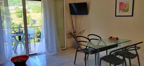 Flat with garden, barbecue & terrace | Water view - Image 2