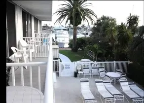 Agréable appartement de vacances avec terrasse, jardin et piscine | Vue mer | À côté de la plage - Image 4