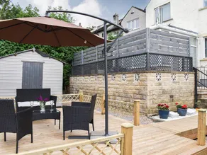 Family-oriented cottage with garden & barbeque - Image 2