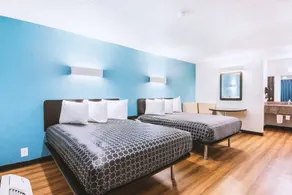 Blue Way Inn & Suites By Jasper Beeville - Image 2