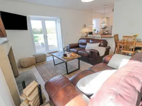 Fully equipped beautiful cottage with garden | Pets allowed - Image 3