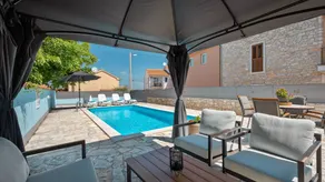 Villa Maralene in Tar, with pool, BBQ and fenced yard! - Image 3