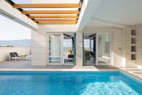 Villa with terrace, private pool & garden | Water view - Image 5