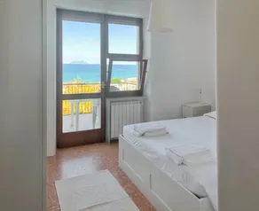 Spacious apartment with sea view in Sperlonga 109 m² - Image 3