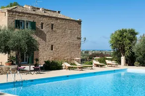 Villa with garden, barbeque & terrace - Image 2