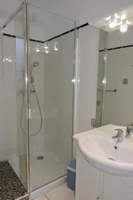Fully equipped nice gite with pool | River view | Pets are welcome - Image 5