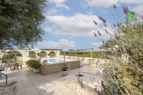 Flat with pool & garden - Image 2
