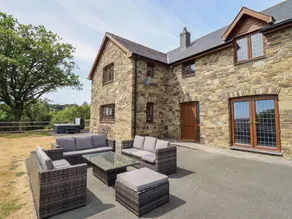 Fully equipped beautiful cottage with garden & jacuzzi | Pet-friendly - Image 3