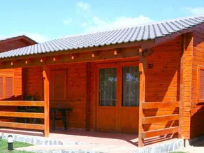 Bungalow with terrace & pool - Image 4