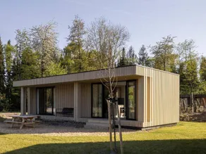 Lodge with terrace & garden - Image 4