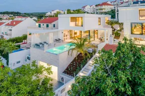 Villa with garden, private pool & terrace | City view | Beach nearby | Suitable for remote work - Image 5