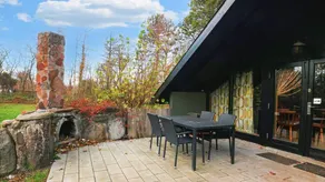 Holiday home with terrace & garden - Image 2