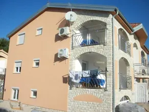 Flat with barbeque, garden & terrace - Image 3