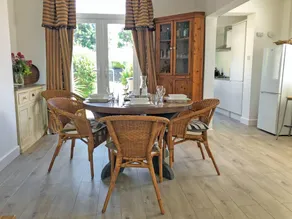 Cottage with BBQ & garden - Image 3