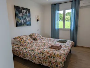 Refined holiday home with terrace and shared pool - Image 3