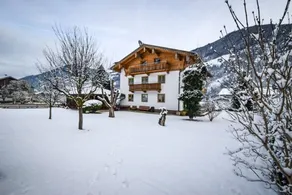 Holiday home with BBQ & garden - Image 2
