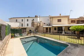 Fully equipped house with terrace, garden & private pool | Garden view | Perfect for remote work | Pets are welcome - Image 2