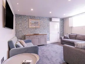 Cottage adapté aux familles avec jardin - Image 3