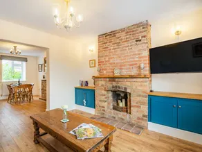Cottage with garden & BBQ | River view - Image 4